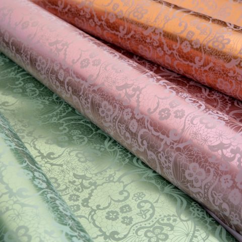 μεταλιζέ δαντέλα με χρώμα